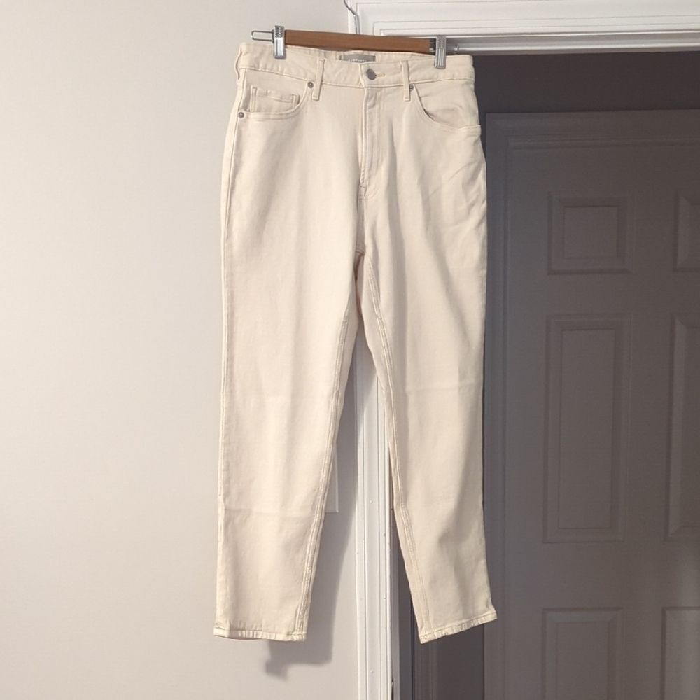 Everlane Organic Cotton Curvy Cheeky Jeans in Ecru. 30 Regular